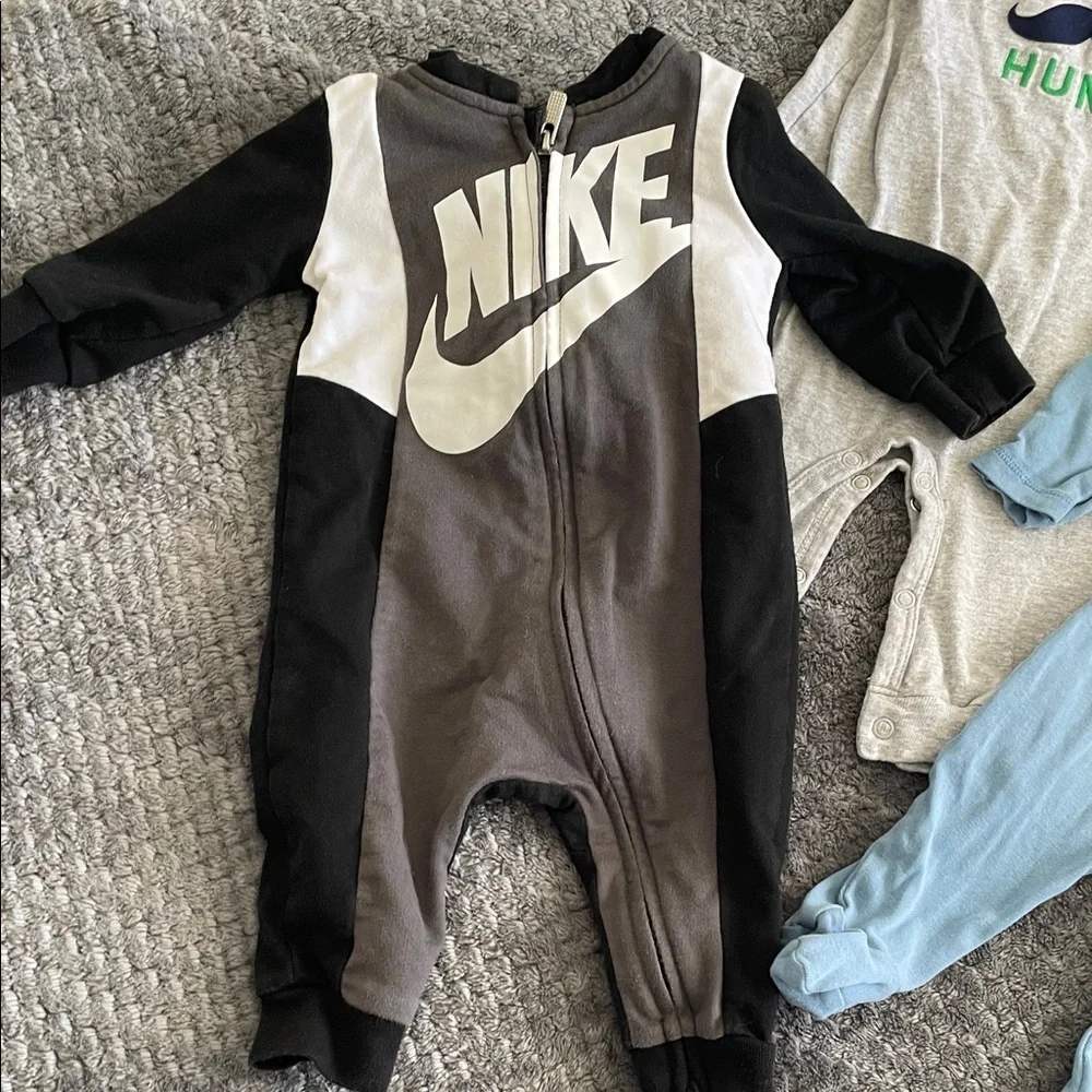 Baby pajamas Nike Footie and other bundle 3-6 months - Picture 3 of 6